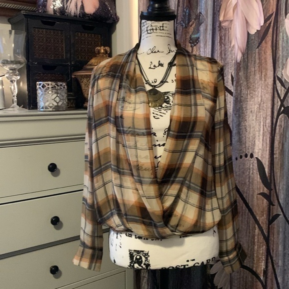 Sophie Rue PLAD semi sheer top lightweight & comfortable in good condition